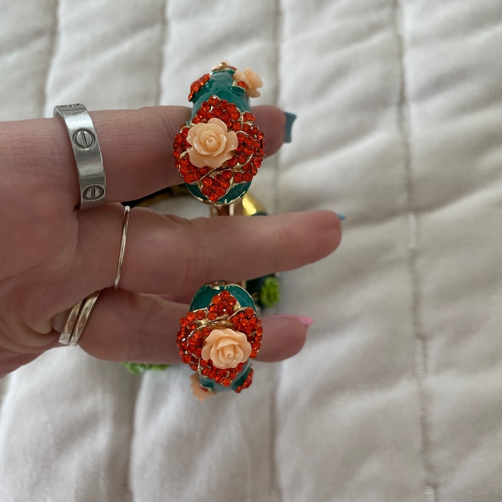 Bundle of two golden statement bracelets with roses crystals teal orange green - Picture 6 of 9